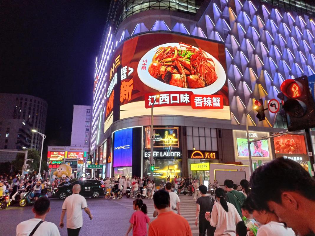 &amp;quot;第一次&amp;quot;來網(wǎng)紅城市南昌.圖片分別來自萬壽宮,中山路,瑪雅,